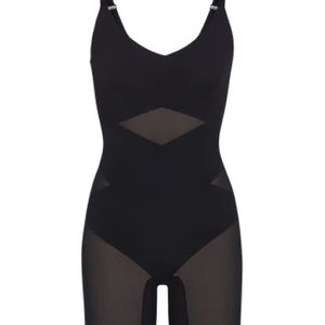 Honey love body suit, never worn no tags. Size M.